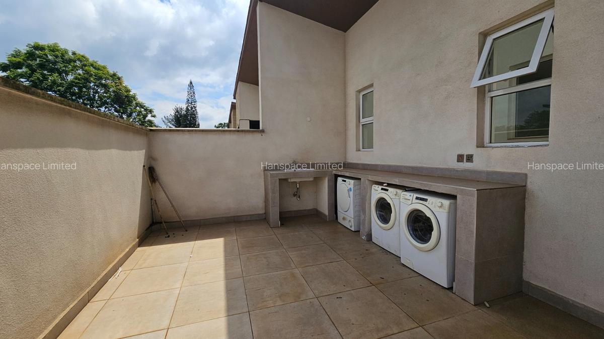 4 Bed Villa with En Suite in Lavington - 10