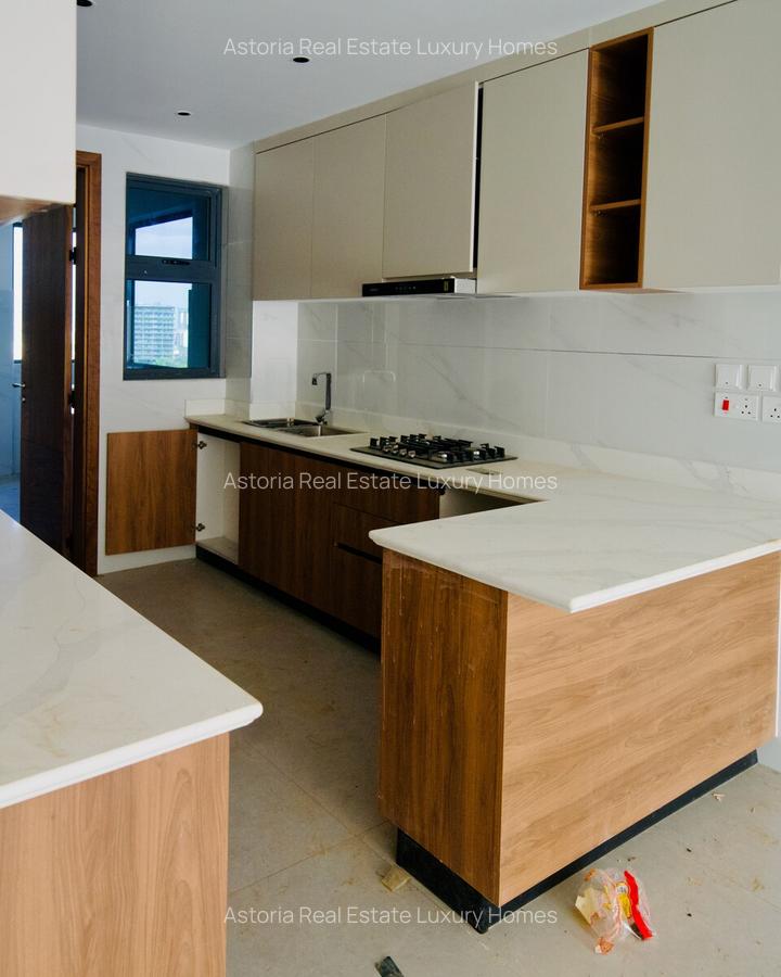 3 Bed Apartment with En Suite at 2026-401 - 1
