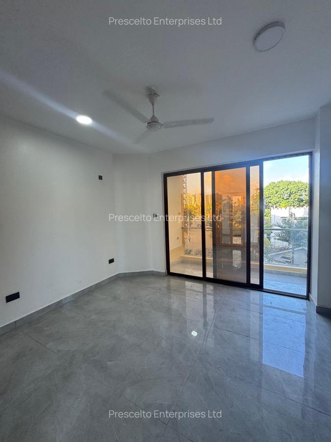 3 Bed Apartment with En Suite at Off Links Road - 12