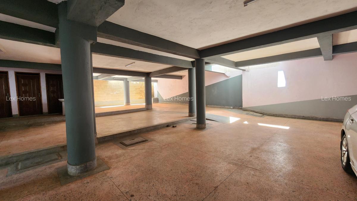 3 Bed House with En Suite at - 16