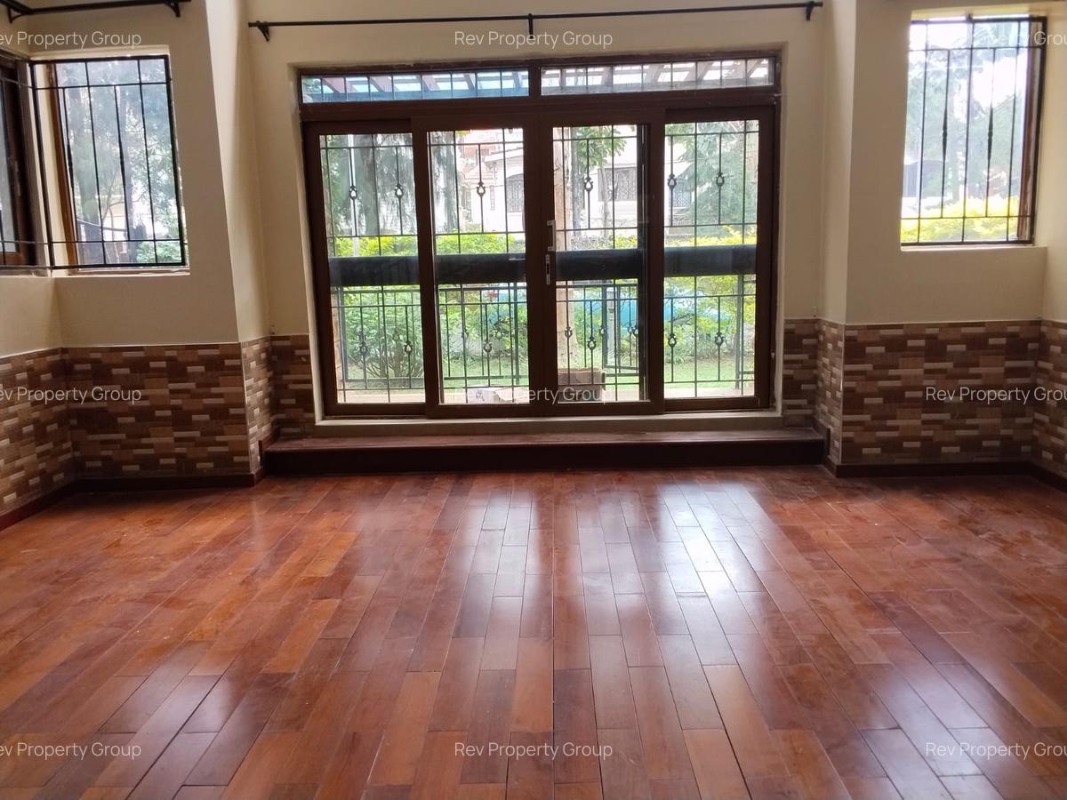 5 Bed Villa with En Suite in Lavington - 1
