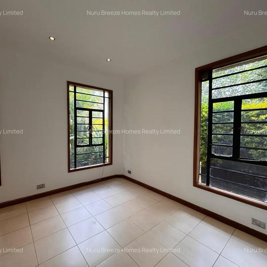 4 Bed House with En Suite in Runda - 16