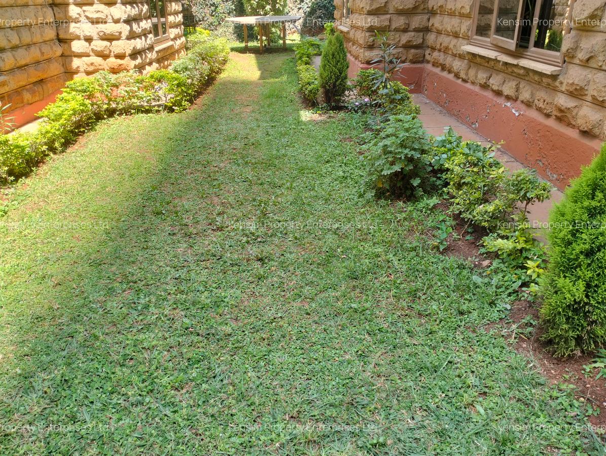 5 Bed Townhouse with En Suite in Lavington - 1