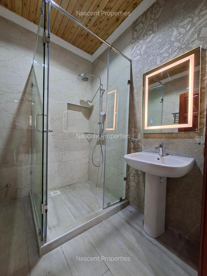 5 Bed House with En Suite in Rosslyn - 12
