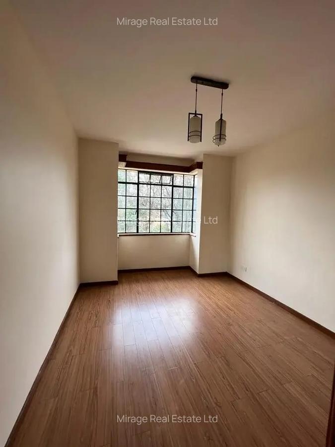 3 Bed Apartment with Swimming Pool in Riverside - 5