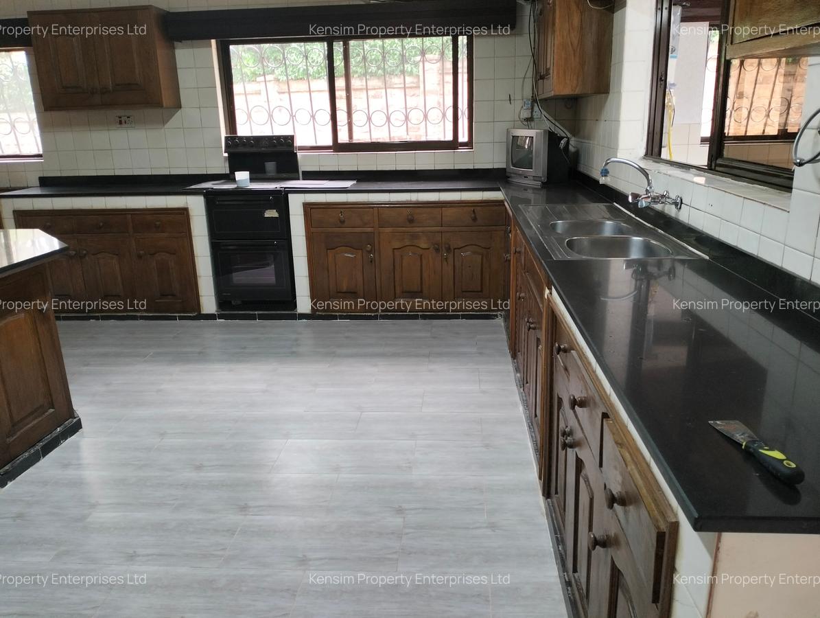 4 Bed Townhouse with En Suite in Spring Valley - 2