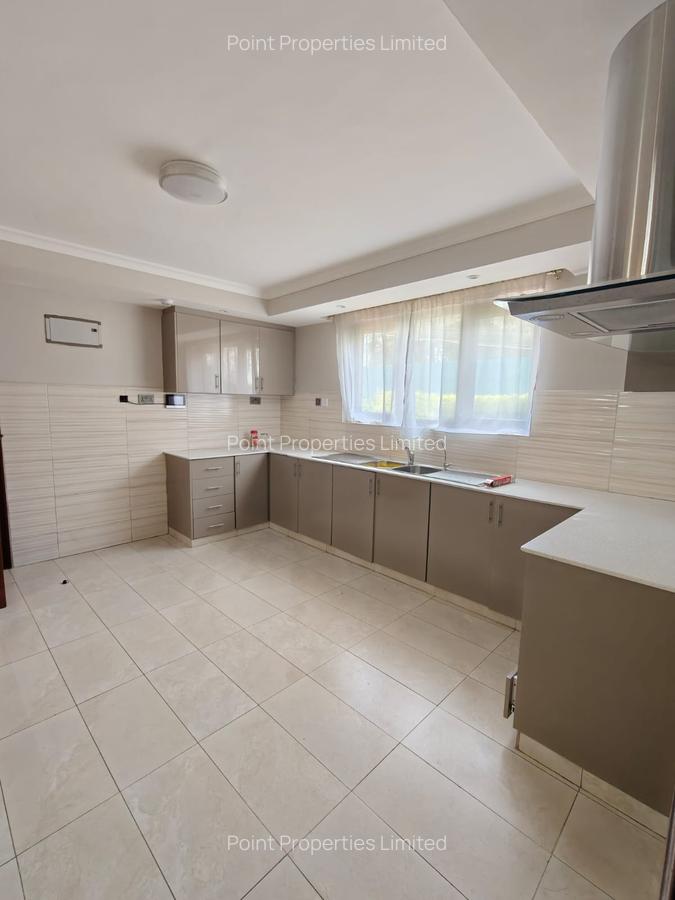 5 Bed Townhouse with En Suite in Karen - 7