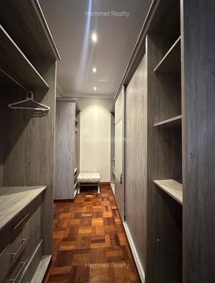 5 Bed Townhouse with En Suite in Karen - 16