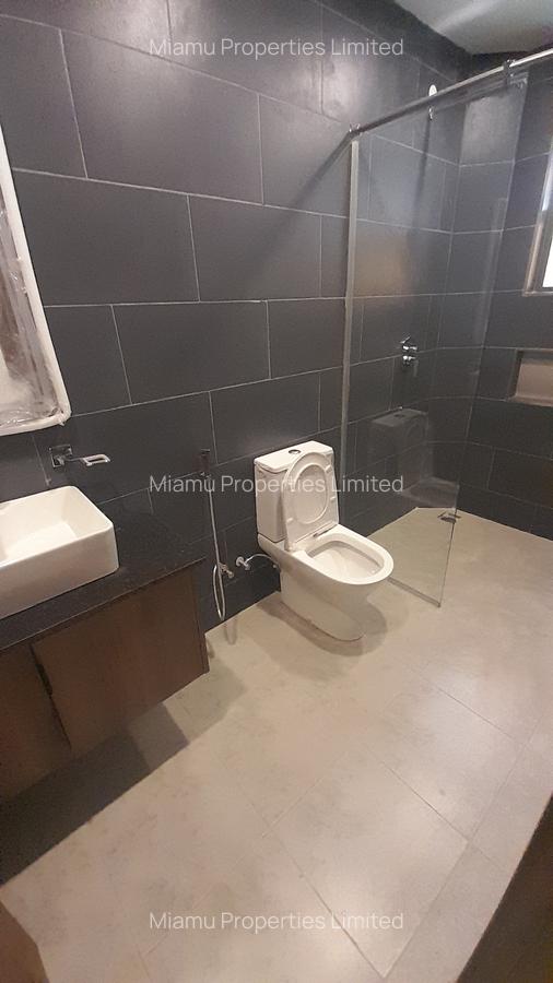 4 Bed Townhouse with En Suite at Banana Road - 12