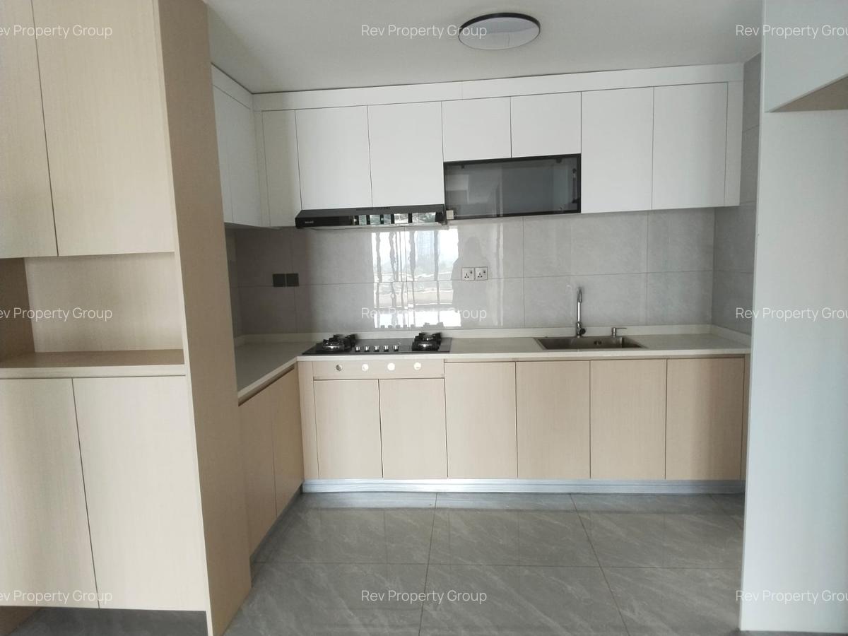 3 Bed Apartment with En Suite in Riverside - 4