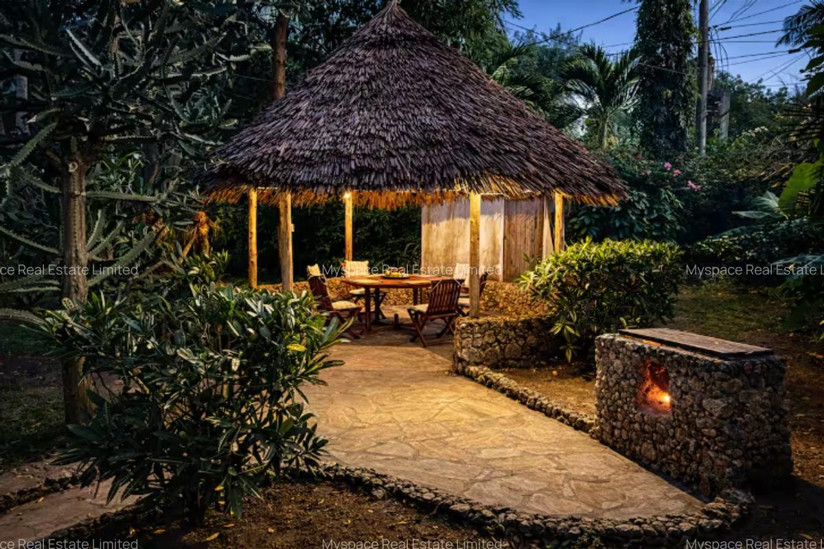3 Bed Villa with Swimming Pool in Mtwapa - 11