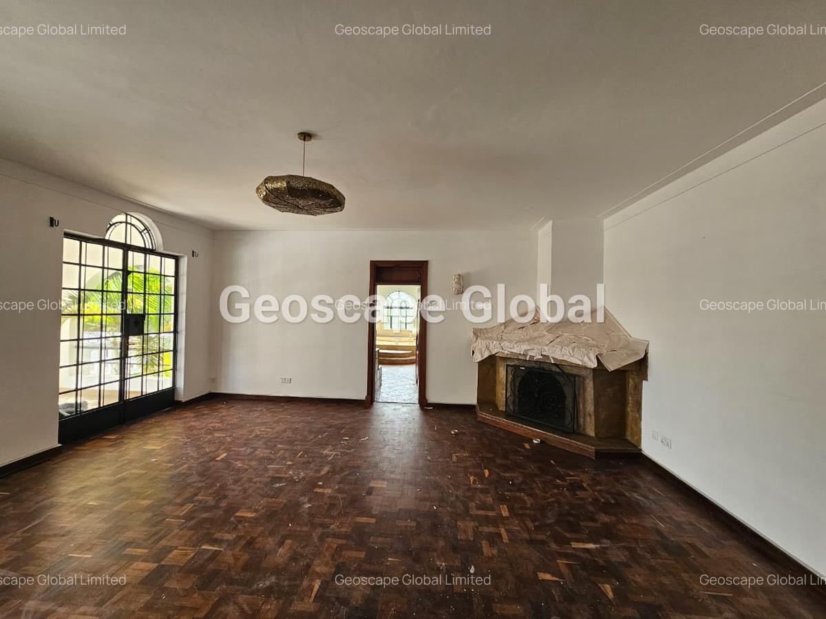 5 Bed House with En Suite in Spring Valley - 10