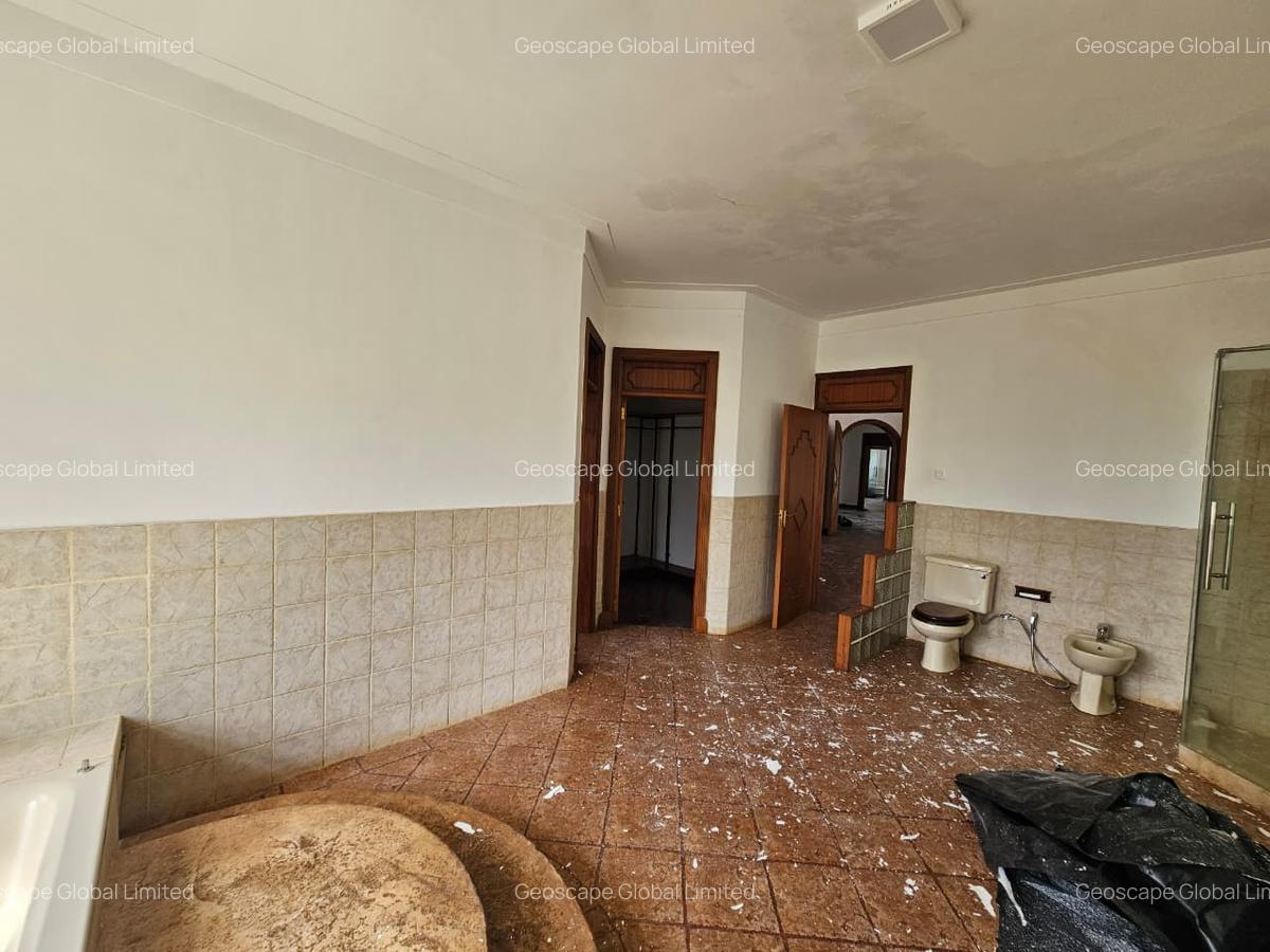 4 Bed House with En Suite in Nyari - 4
