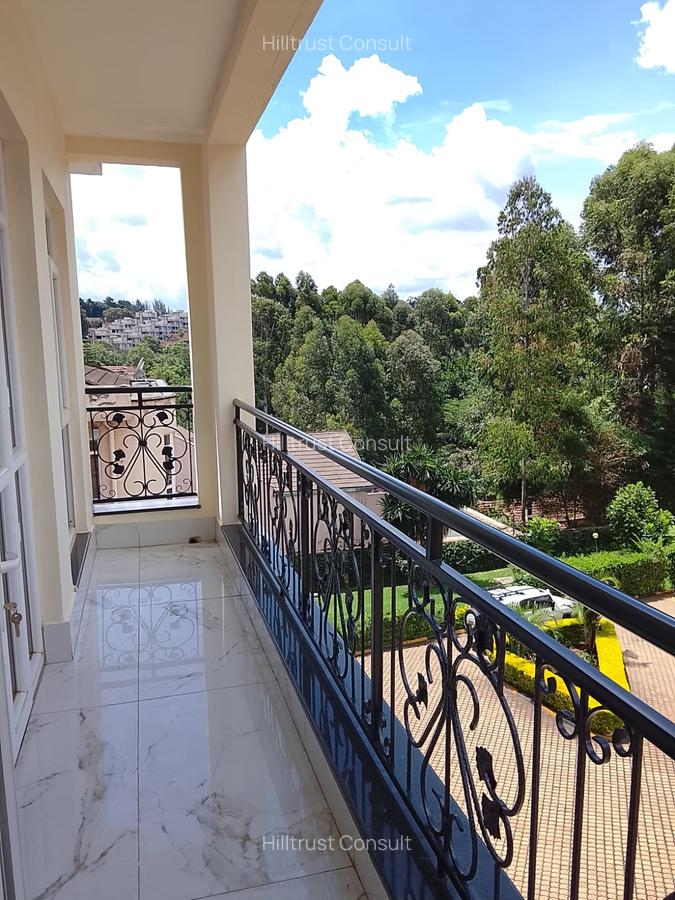 5 Bed Townhouse with En Suite in Lavington - 6