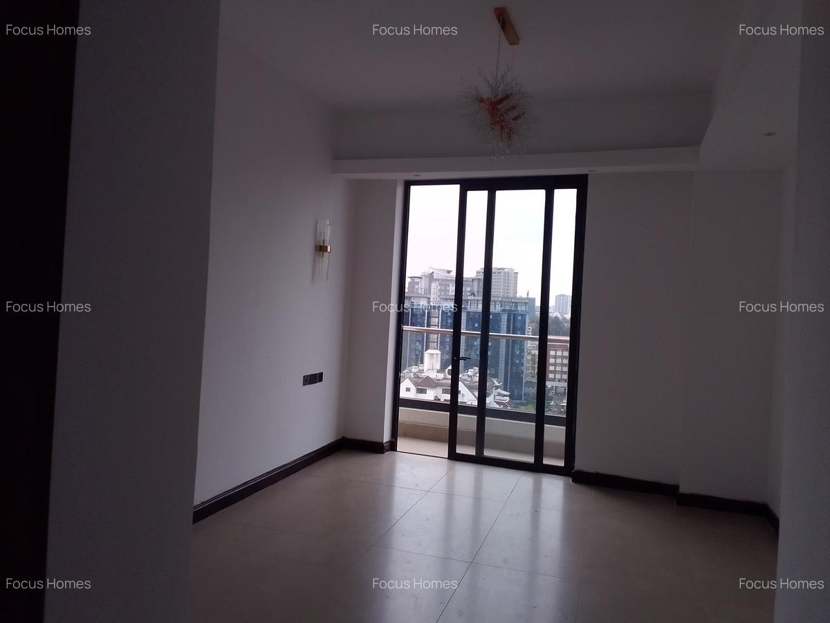 3 Bed Apartment with En Suite in Riverside - 6