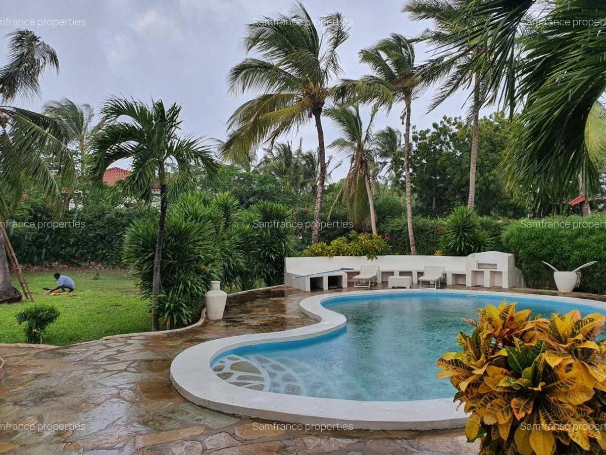 5 Bed House with En Suite at Watamu - 2