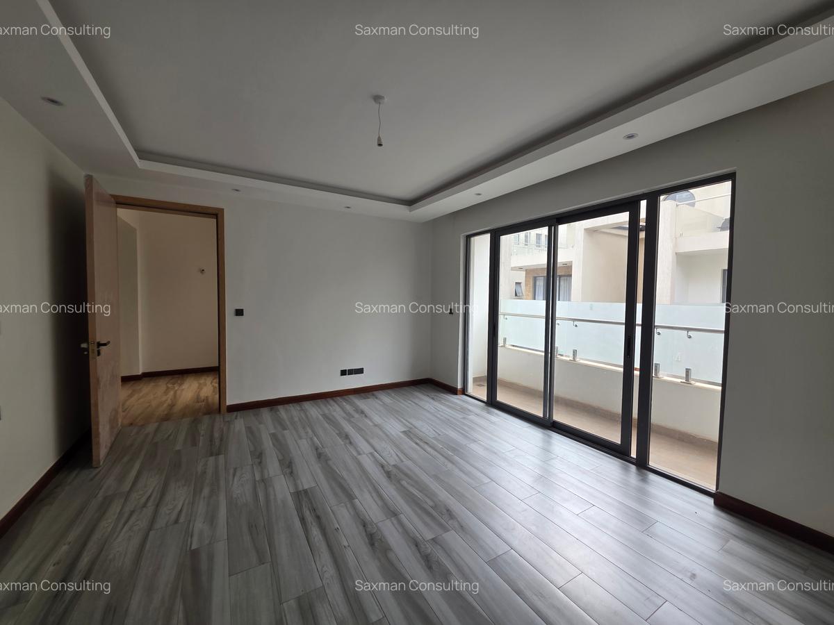 6 Bed Townhouse with En Suite in Lavington - 1