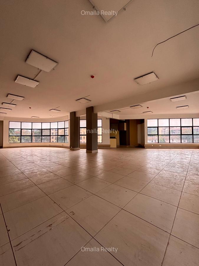 1,484 ft² Commercial Property with Service Charge Included in Westlands Area - 3