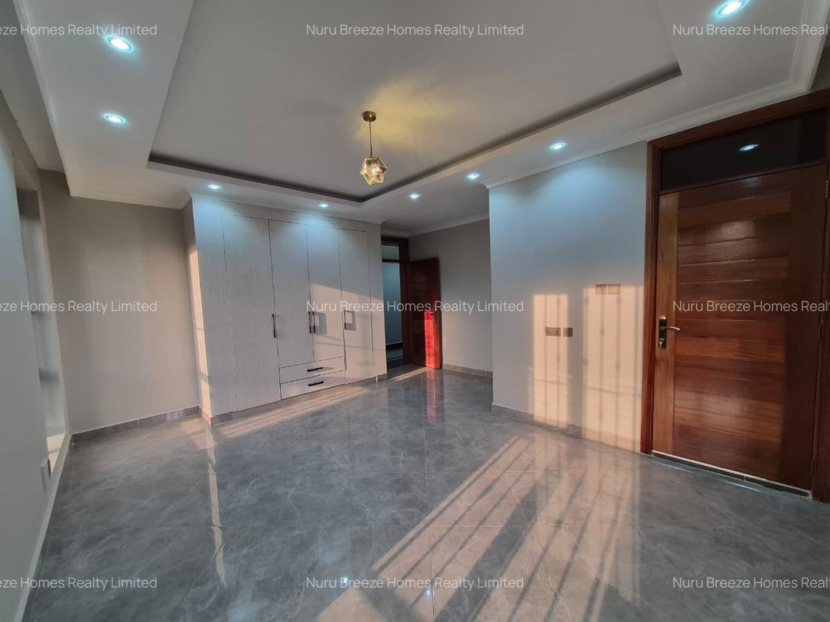 5 Bed House with En Suite in Runda - 12