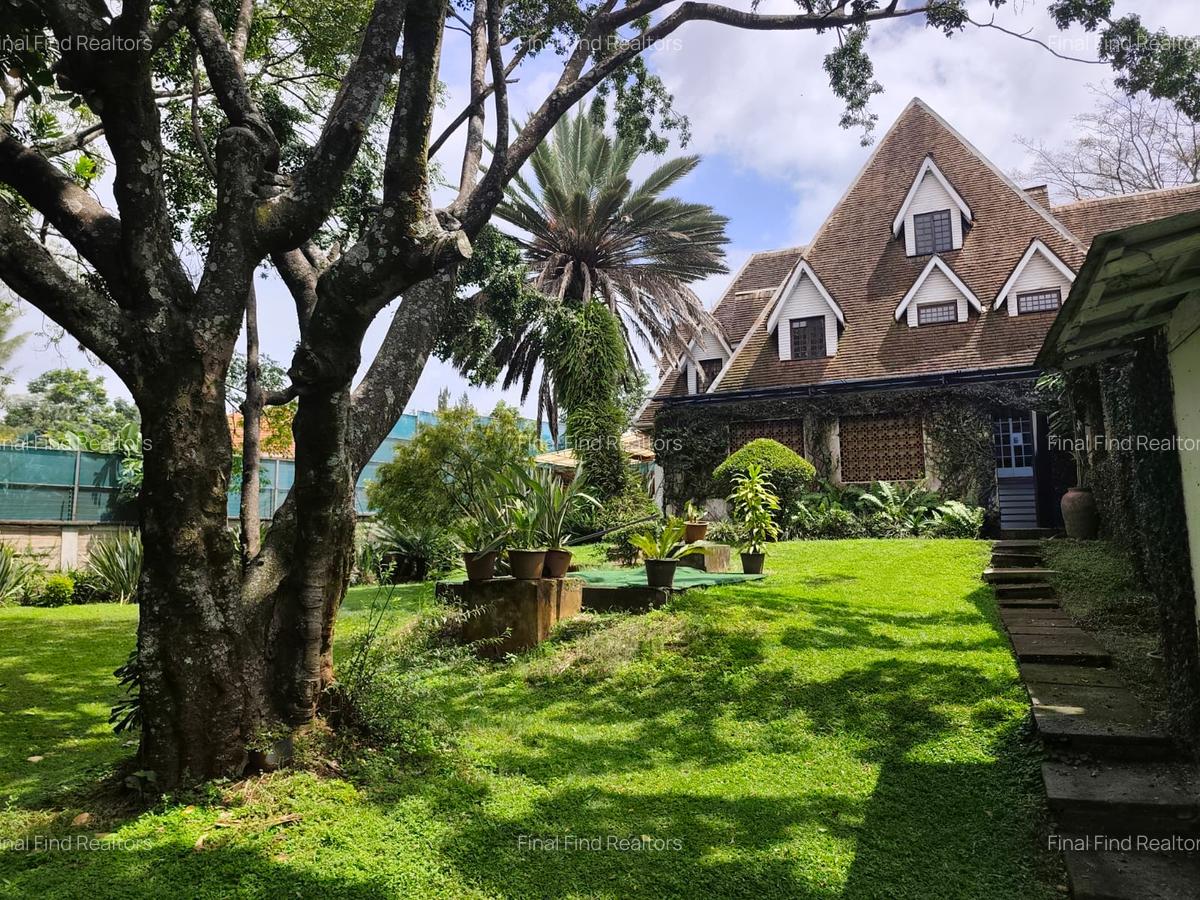 7 Bed House with En Suite in Runda - 2