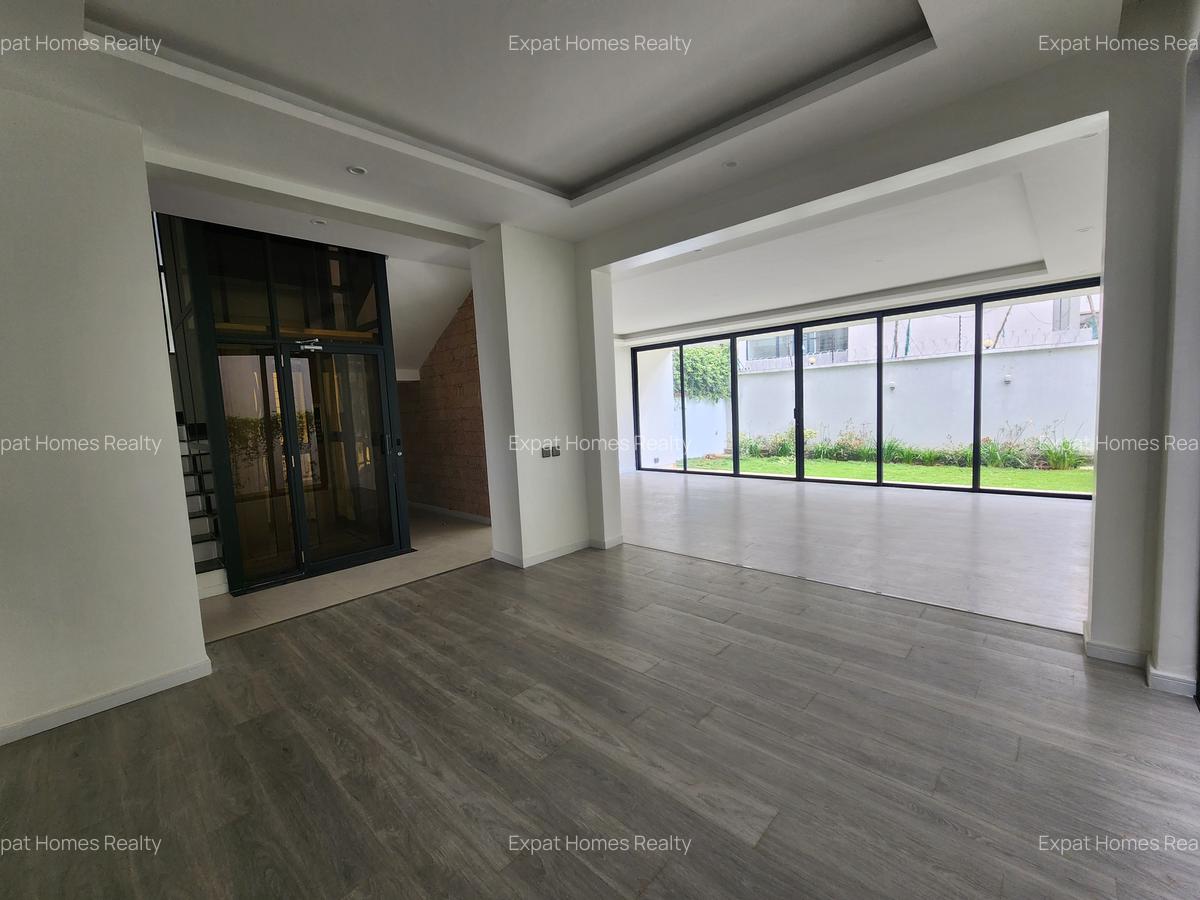 4 Bed Villa with En Suite in Lavington - 6