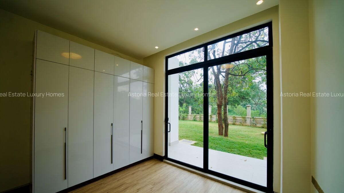 6 Bed Villa with En Suite at 2026-183 - 13