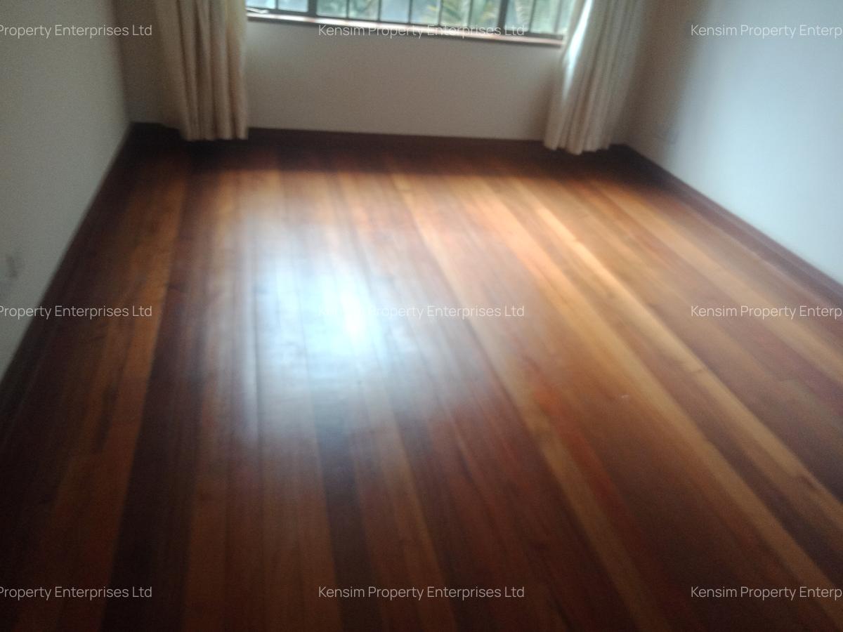 5 Bed Townhouse with En Suite in Lavington - 12