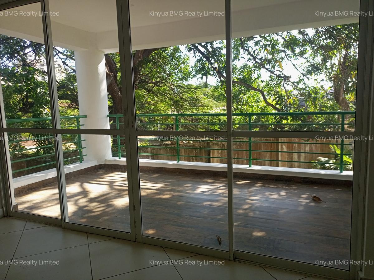 4 Bed Apartment with En Suite at Links Road - 1