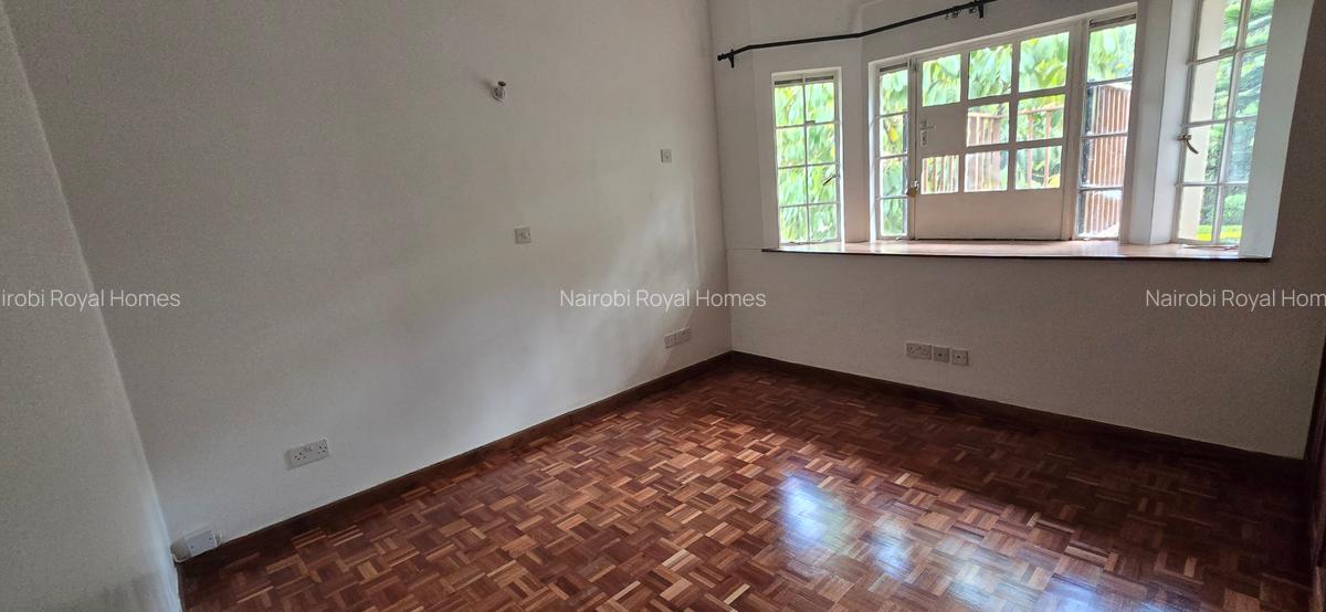 5 Bed House with En Suite at Rosslyn Lone Tree - 8