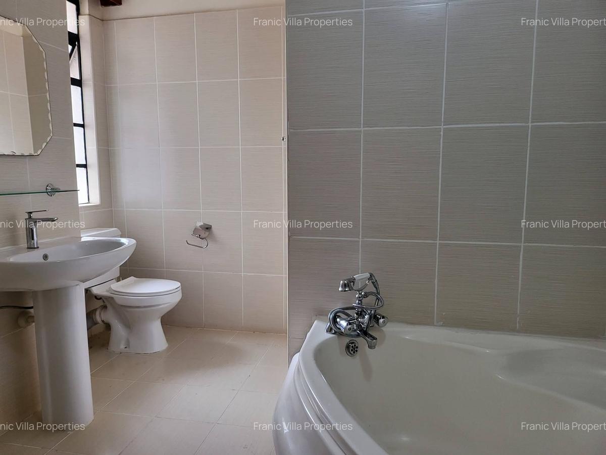 5 Bed Villa with En Suite at Rosslyn Height - 8