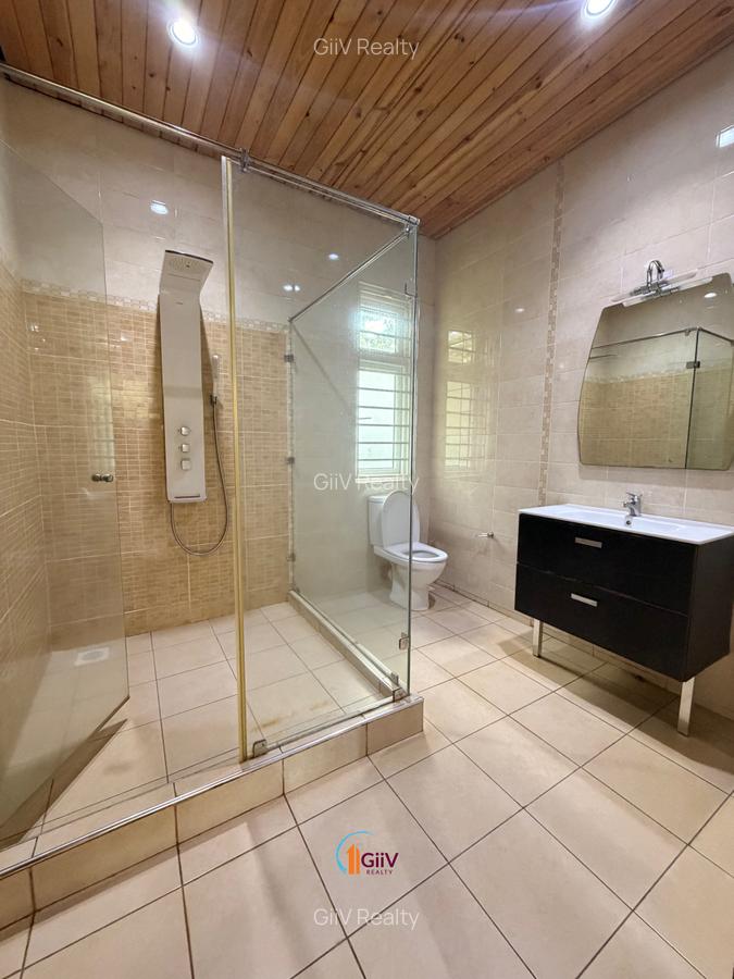 4 Bed House with Swimming Pool in Rosslyn - 12