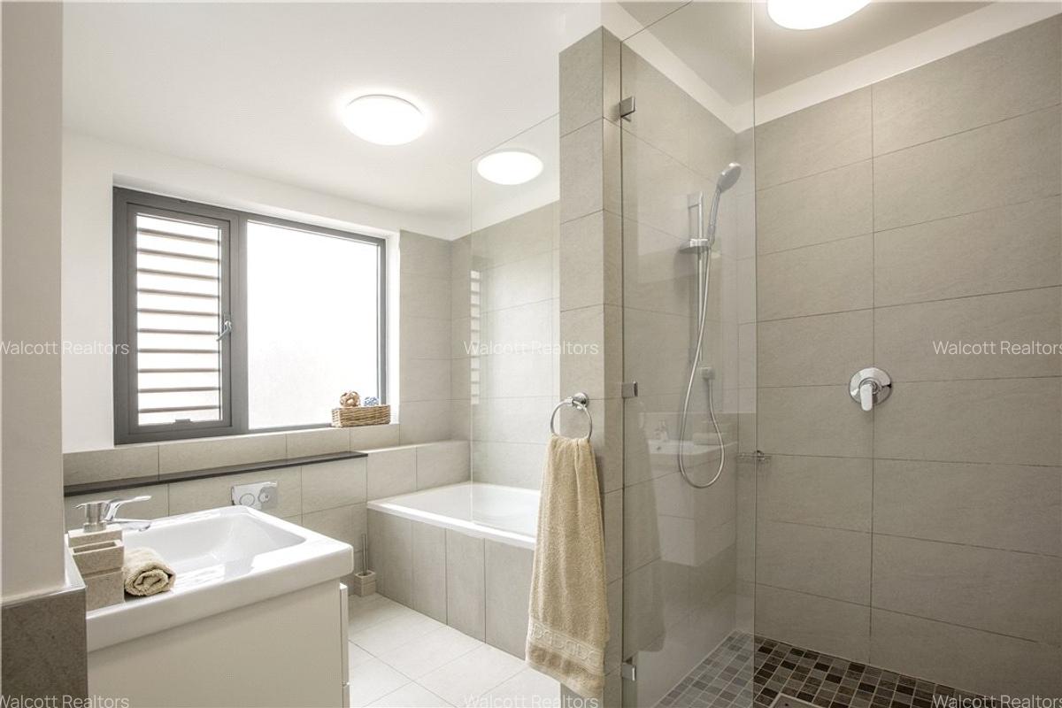 4 Bed Villa with En Suite in Garden Estate - 7