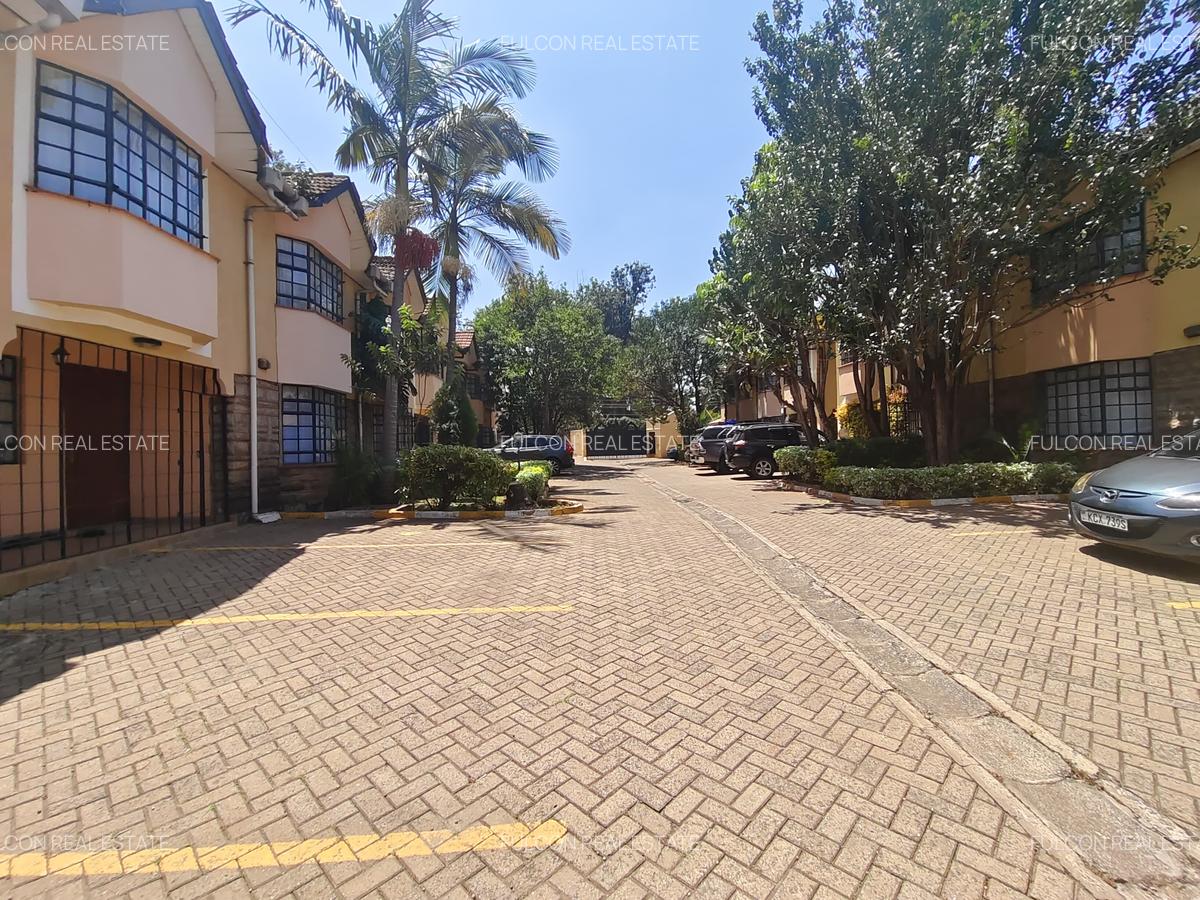 5 Bed Townhouse with En Suite in Lavington - 4