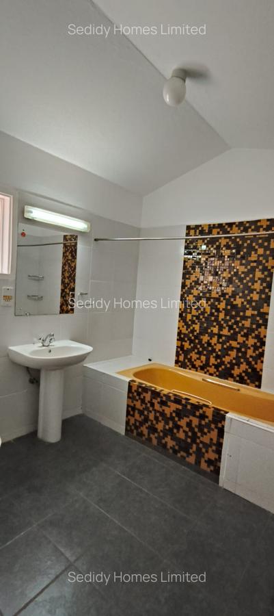 4 Bed House with En Suite in Westlands Area - 6
