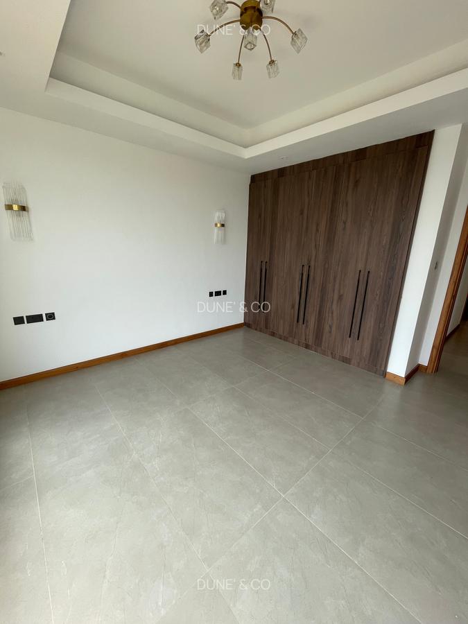 4 Bed Apartment with En Suite in Riverside - 11