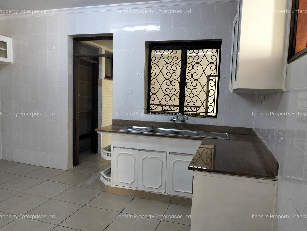 5 Bed Townhouse with En Suite in Nyari - 3