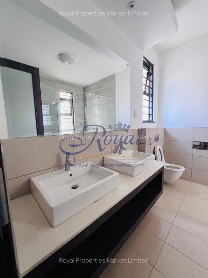 4 Bed House with En Suite in Garden Estate - 7