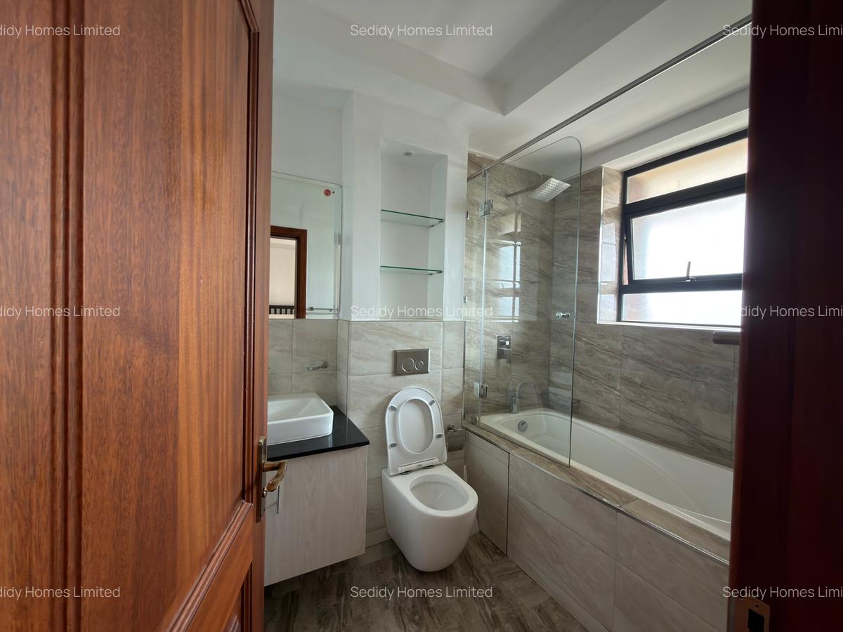 3 Bed Apartment with En Suite in Riverside - 11