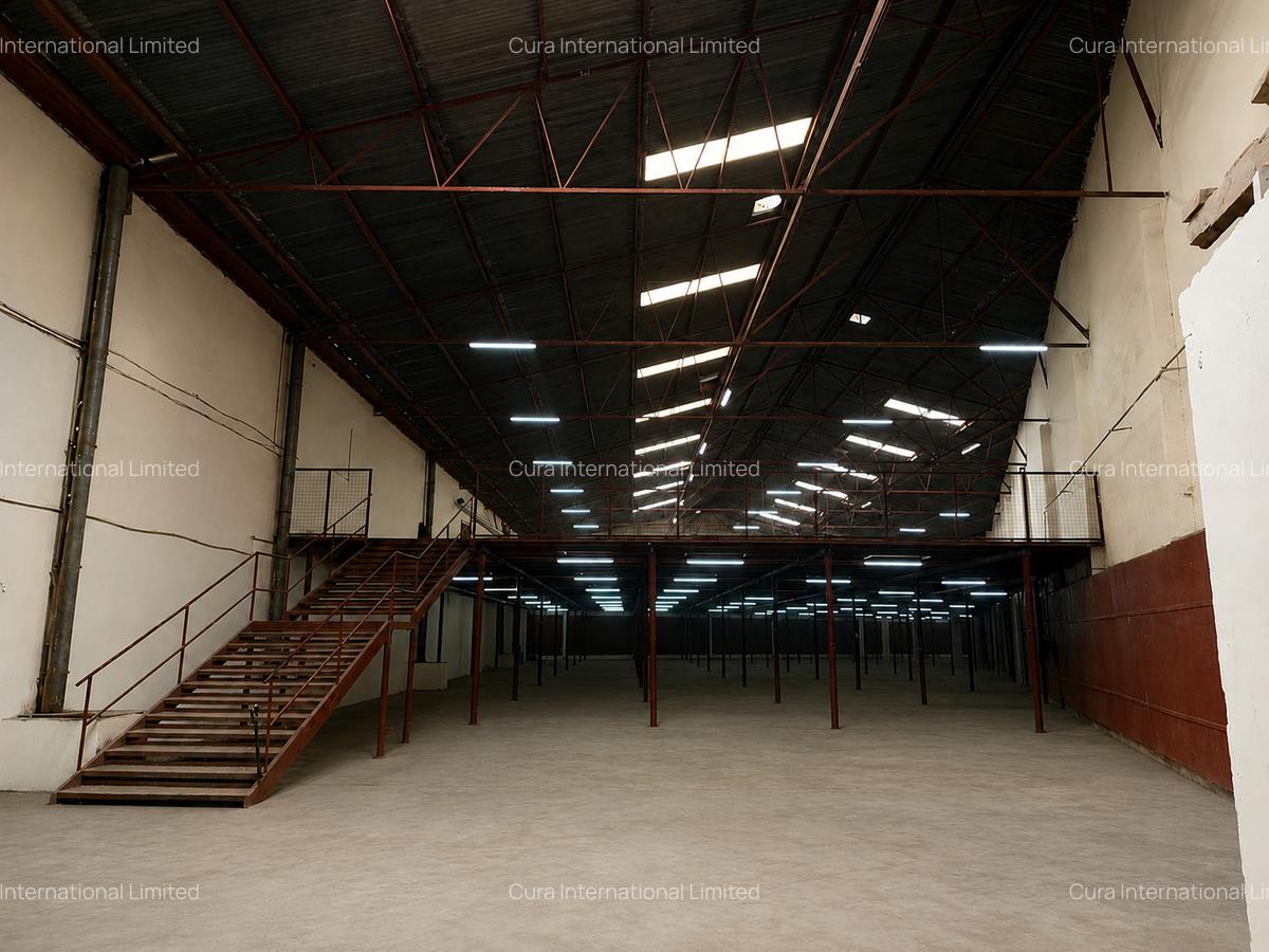 28,602 ft² Warehouse in Industrial Area - 5