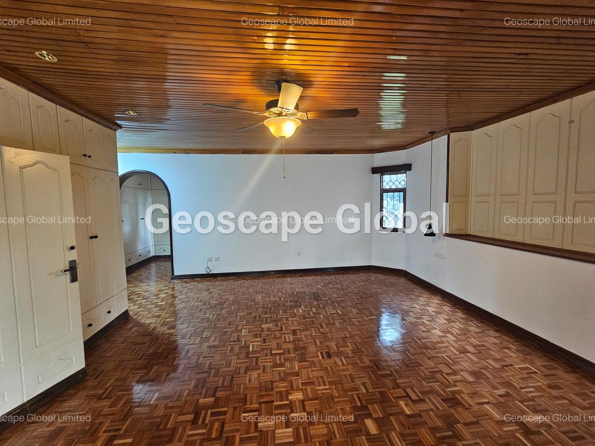 5 Bed House with En Suite in Runda - 8