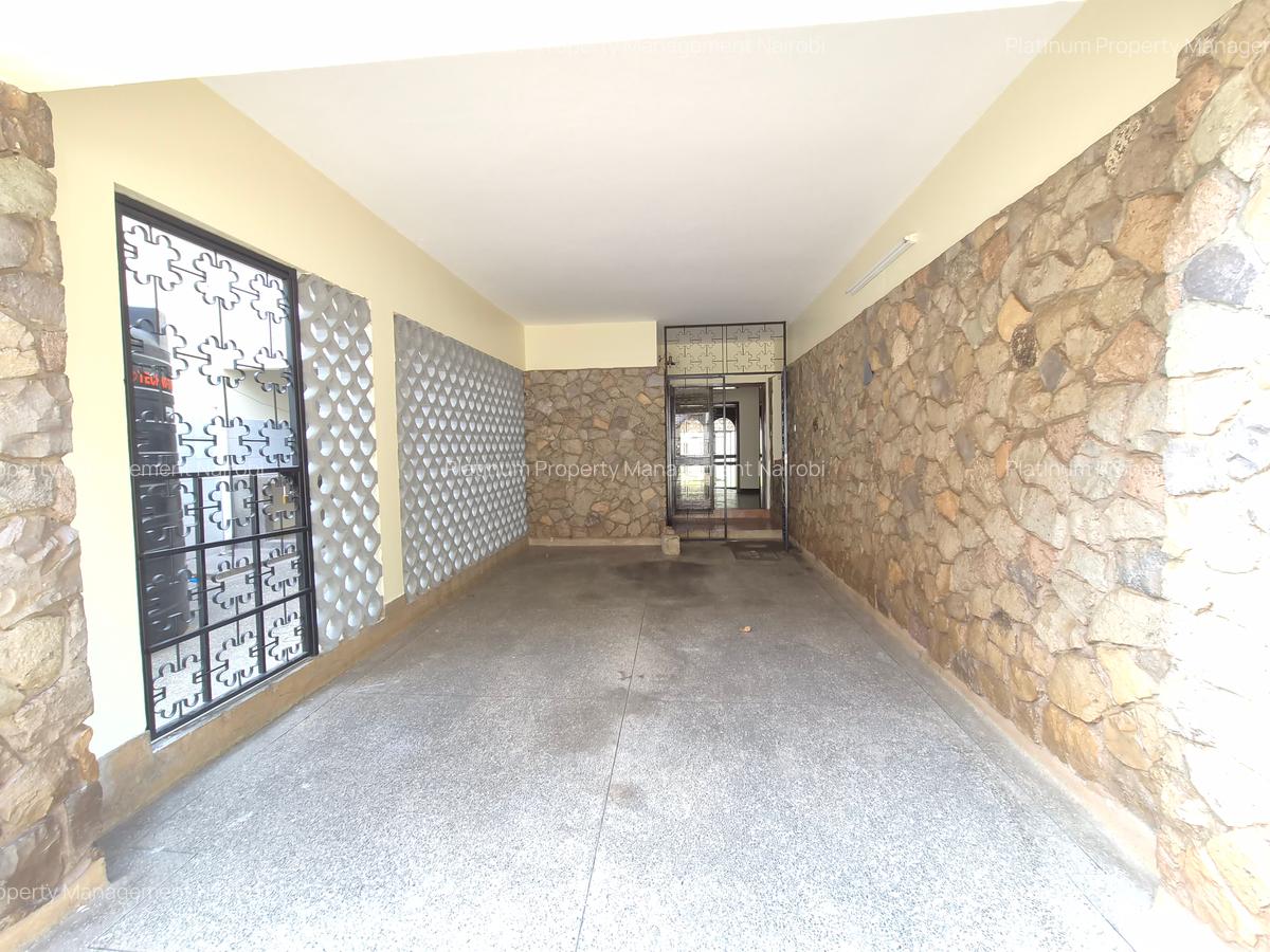 5 Bed House with En Suite at Second Parklands - 19