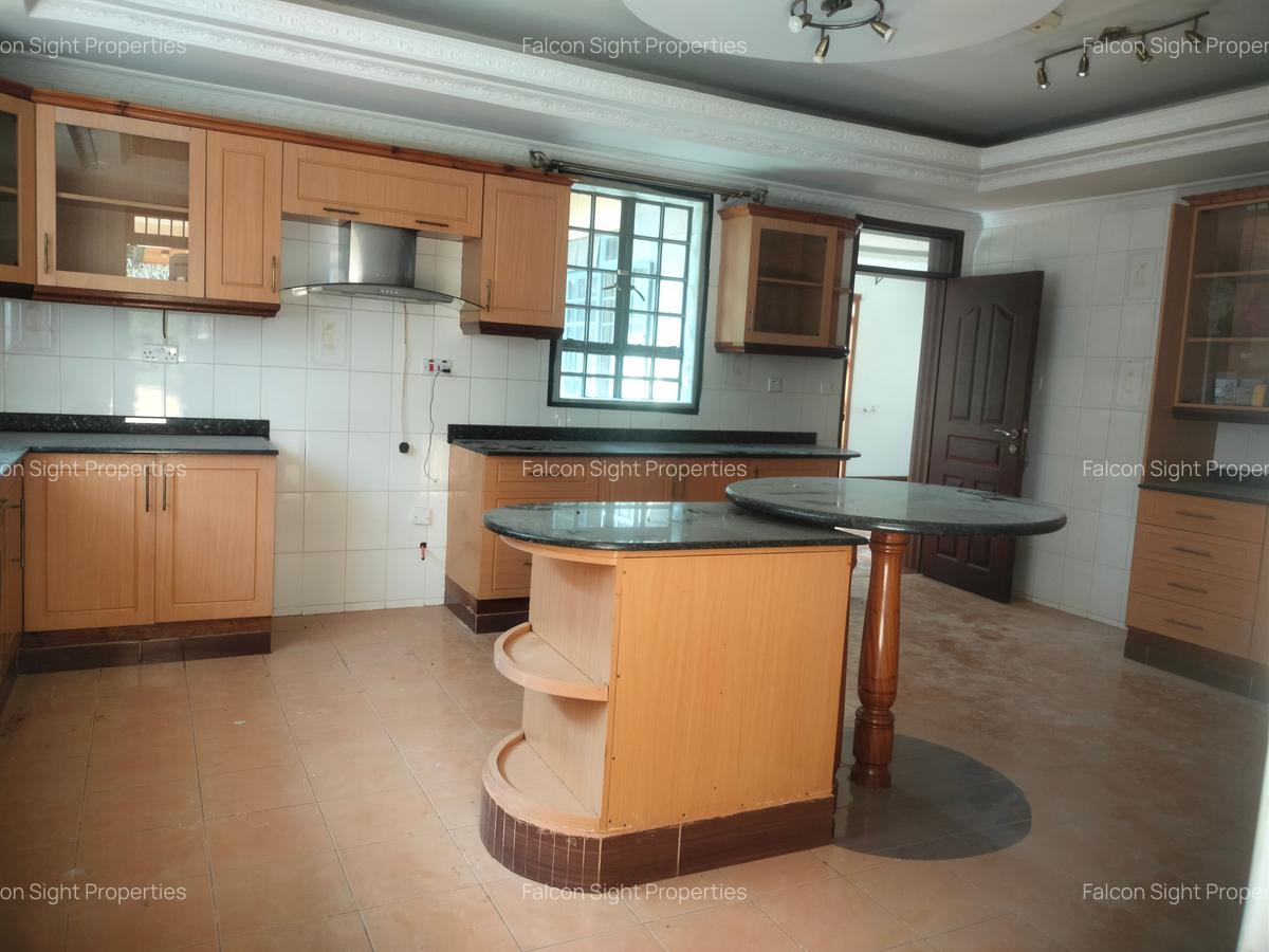 4 Bed Townhouse with Garden at Easy Access To Un Avenue Few Minutes Drive To Rosyln Academy - 5