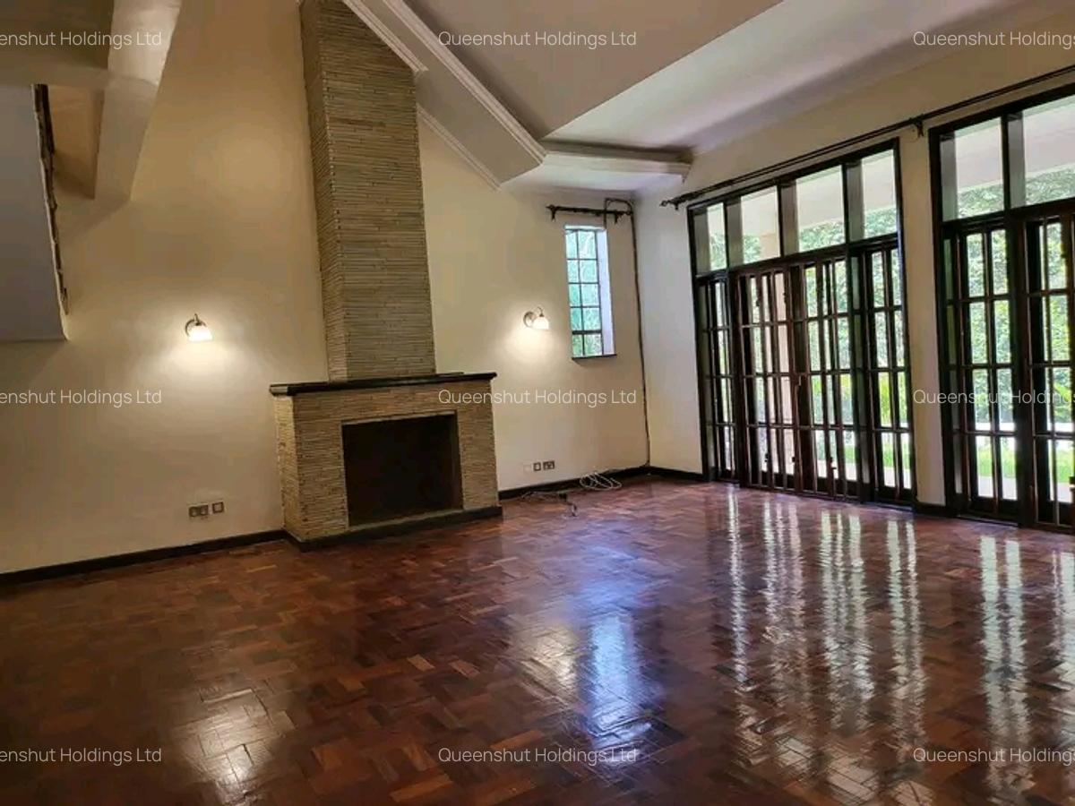 4 Bed House with En Suite in Rosslyn - 8