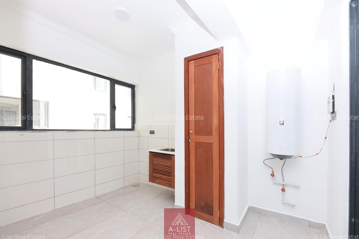 3 Bed Apartment with En Suite at Nyando Road - 11