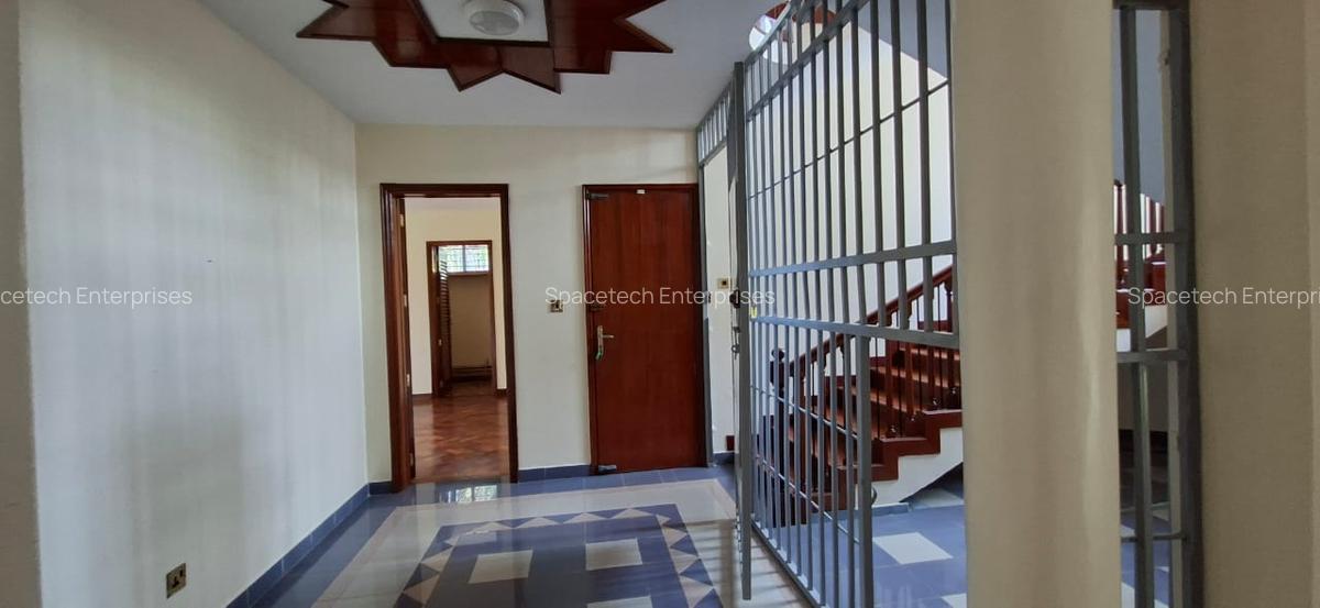 5 Bed House with En Suite in Runda - 16