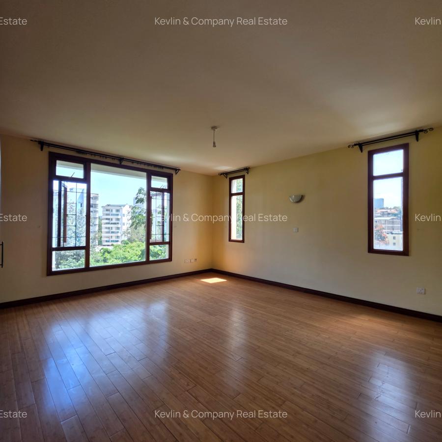 3 Bed Apartment with En Suite in Riverside - 12