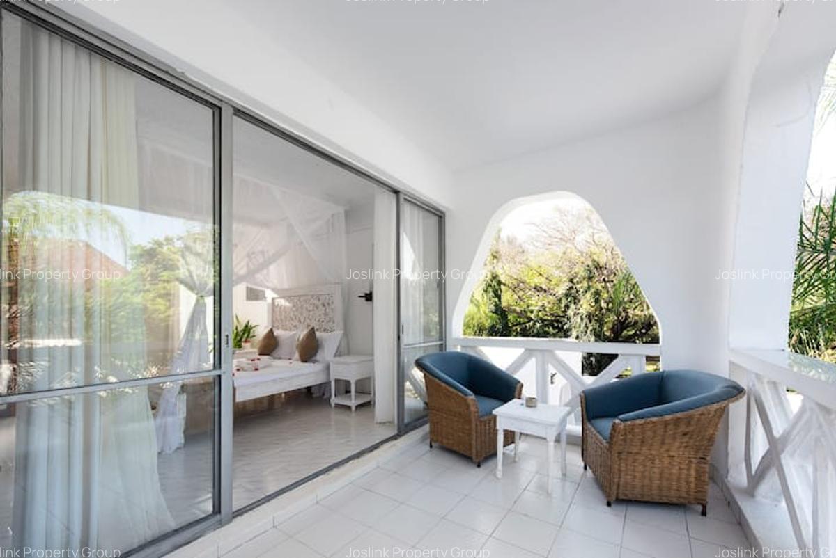 Furnished 5 Bed Apartment with En Suite at Greenwood Drive - 14