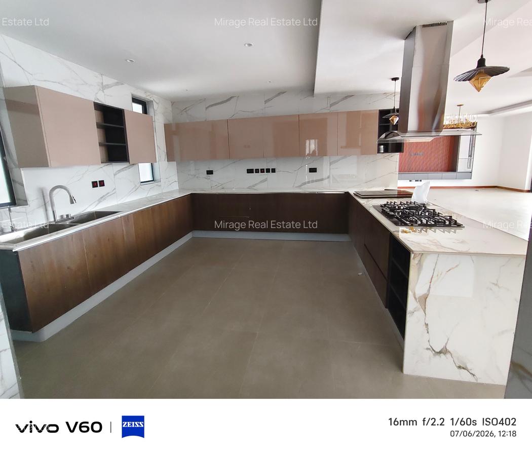 3 Bed Apartment with En Suite in Riverside - 8