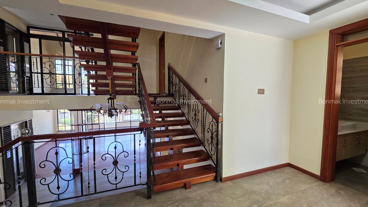 5 Bed Townhouse with En Suite at Lavington Green - 16