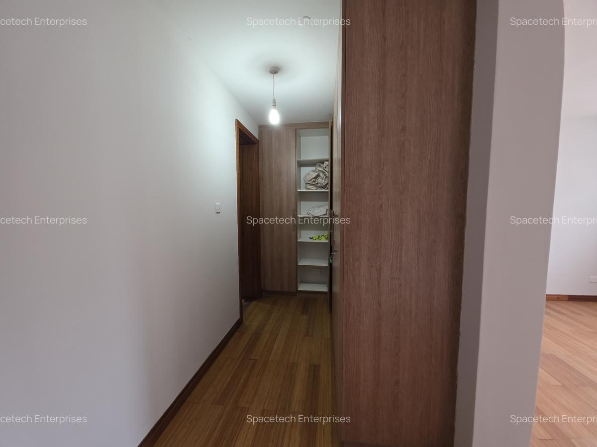 5 Bed Townhouse with En Suite in Spring Valley - 14